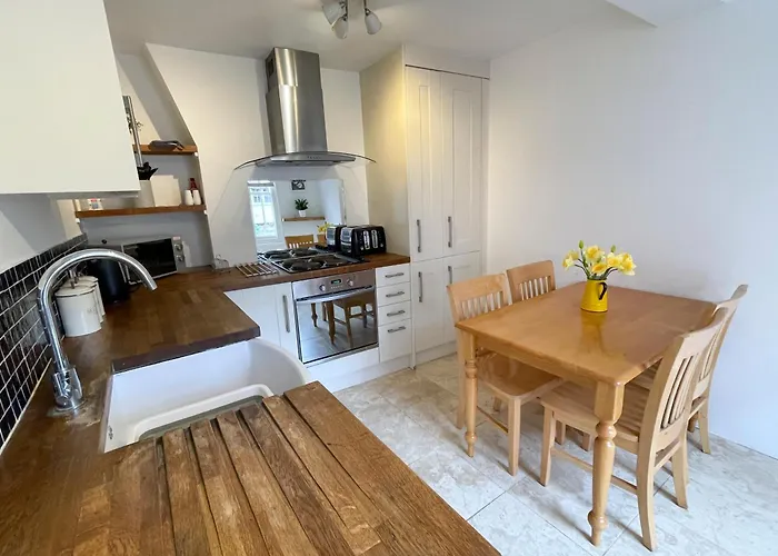 The Holts - Charming 2 Bed Cottage