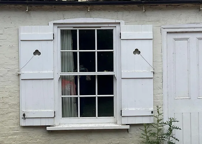 The Holts - Charming 2 Bed Cottage