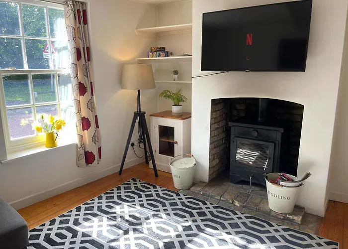 The Holts - Charming 2 Bed Cottage