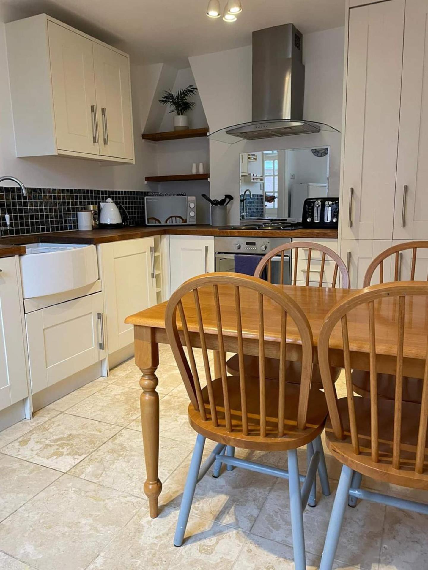 The Holts - Charming 2 Bed *