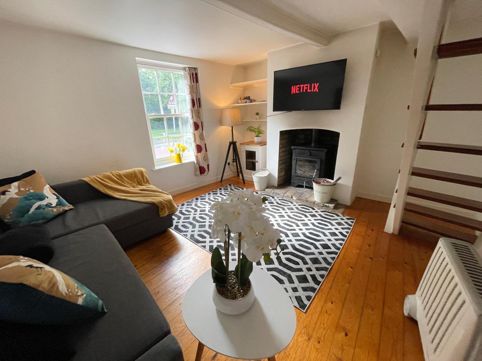 The Holts - Charming 2 Bed *